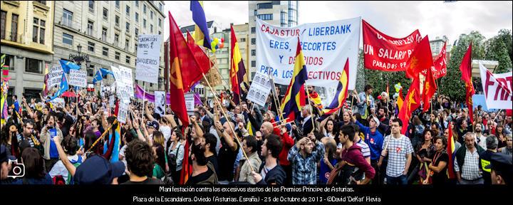 FOTOGALERÍA. Manifestación en Oviedo contra del gasto de los Premios Príncipe de Asturias.