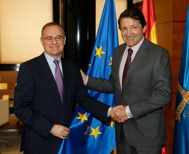Diego Canga informa al Presidente asturiano de la oferta para Tenneco