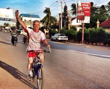 Kike Figaredo con la camiseta del #Sporting por Camboya 