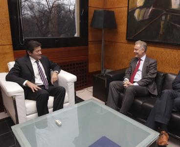 Encuentro del presidente del Principado con el embajador del Reino Unido en España
