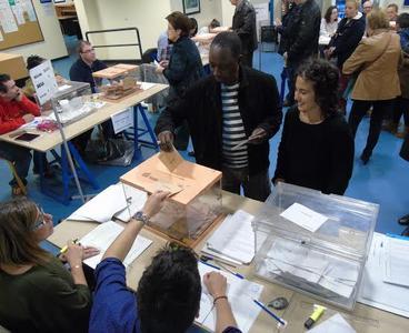 El senegalés Adama Diouf votó en Oviedo con el voto cedido por una abstencionista