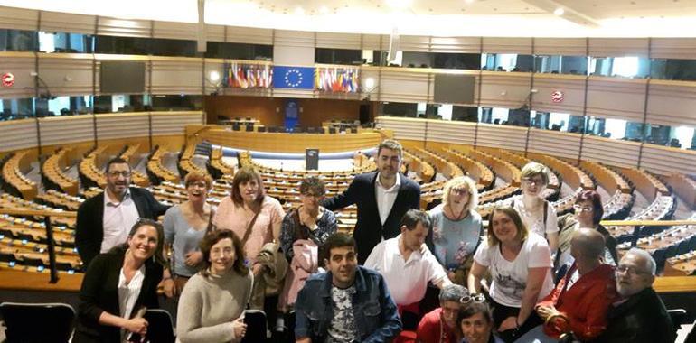 Usuarios de la fundación FASAD viajan a Bruselas para conocer el Parlamento Europeo