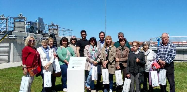 Los vecinos de Oviedo visitan la potabilizadora de Cabornio