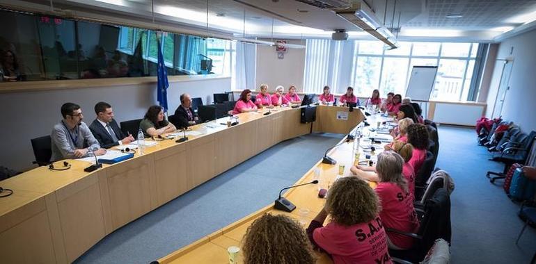 Las trabajadoras de ayuda a domicilio denuncian las privatizaciones del servicio en España