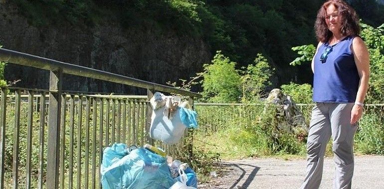 Valero denuncia basuras sin recoger desde febrero en el entorno de Picos 