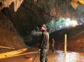 Rescatados seis niños atrapados en una cueva en Tailandia 