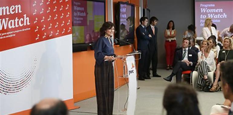 Carmen Calvo anuncia una ley para que las empresas tengan presencia equilibrada de hombres y mujeres 