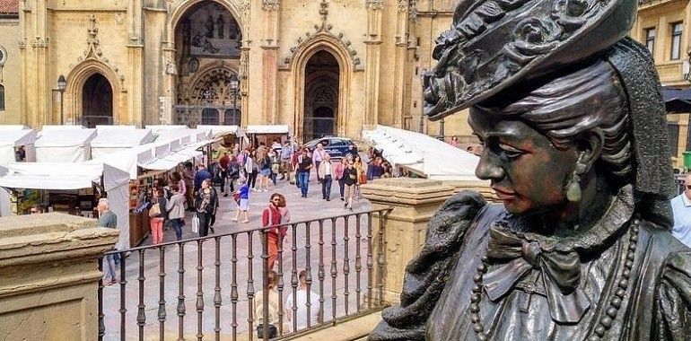 El Mercado Artesano y Ecológico de Oviedo vuelve a la Plaza Catedral