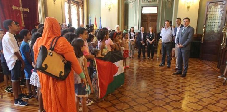Niños saharauis de ‘Vacaciones en paz en el Parlamento de Asturias