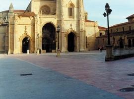Oviedo: Cien mil euros para reparar el pavimento en el entorno de la Catedral