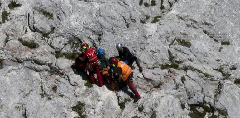 Evacuado un montañero herido en Picu Urriellu