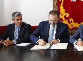 Ábalos se compromete a conectar Madrid y Santander en tres horas en 2024 