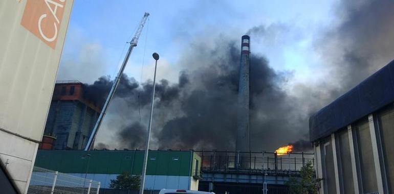 Controlado el incendio en la factoría avilesina de ArcelorMittal