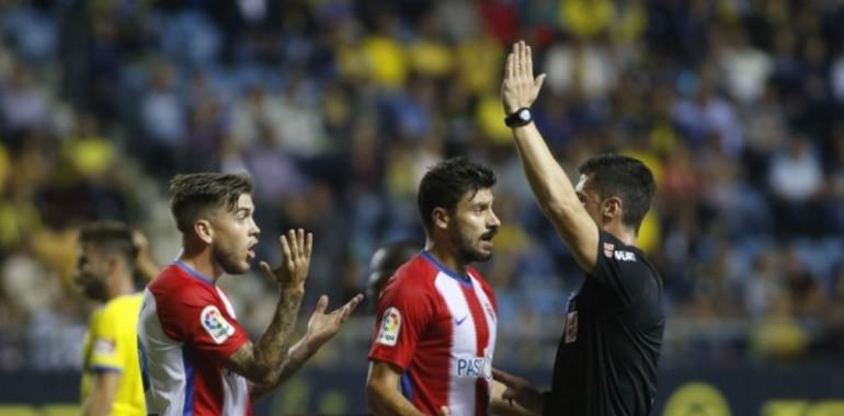 Empate del Sporting en Cádiz tras un gol anulado de Djurdjevic
