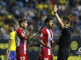 Empate del Sporting en Cádiz tras un gol anulado de Djurdjevic