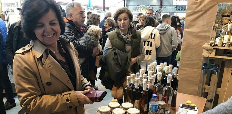 La feria boalense refuerza la petición a la UE de la IGP Miel de Asturias