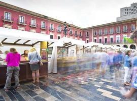 Plaza Mayor, una nueva edición del Mercado Artesano de Gijón, del día 6 al 9 