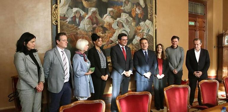 Visita del embajador de Cuba al Parlamento de Asturias