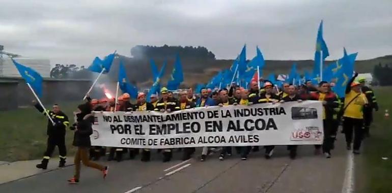 La marcha en defensa de ALCOA reivindica medidas frente a la multinacional