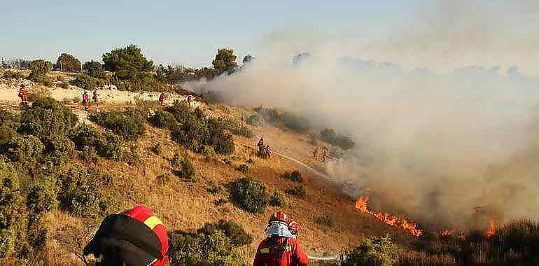 Asturias: La lucha contra el fuego se concentra en 15 incendios 