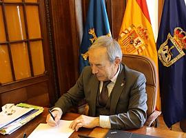 Wenceslao firma el acuerdo con Madrid para devolver La Vega a Oviedo
