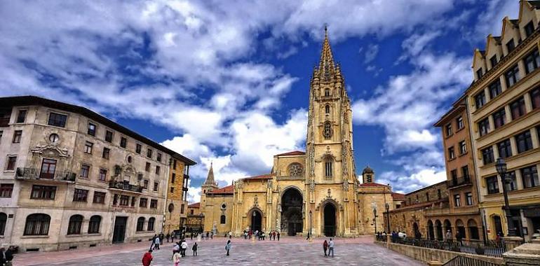 Oviedo se abre al turismo de personas invidentes y de baja visión