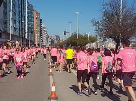 8.000 dorsales solidarios en la marea rosa por la Mujer en Gijón