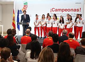 CAMPEONAS: La selección femenina de baloncesto, en Moncloa