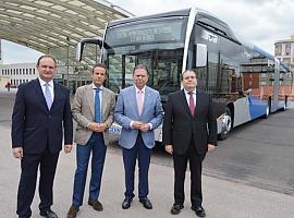 Oviedo estrena su primer autobús urbano articulado híbrido