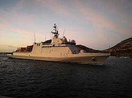 El buque de la Armada española Audaz zarpa para recoger a los migrantes del Open Arms