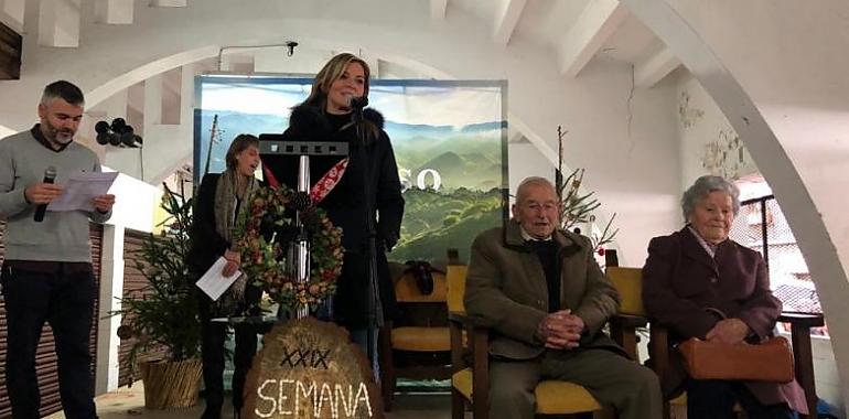 Gonzalo Candás Busta y María Rosa Cristóbal, paisanos del añu en la Feria de les fabes