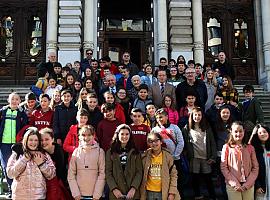 Ejemplo de solidaridad de los escolares diputados en el Parlamento de Asturias