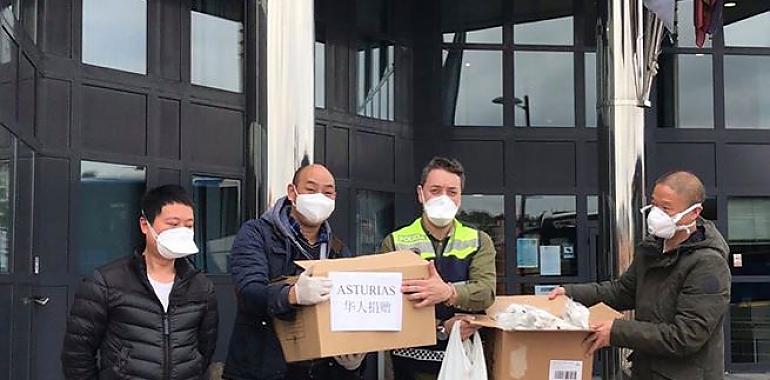 La comunidad china de Oviedo dona material de protección a la Policía Local 