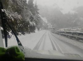 La nieve obliga ya a cadenas en seis puertos de montaña de Asturias