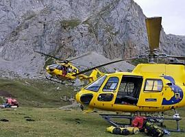 Bomberos de Asturias rescatan tres escaladores, uno fallecido, en Camaleño