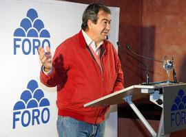 Álvarez-Cascos propone un pacto social para apoyar el desarrollo de la industria asturiana