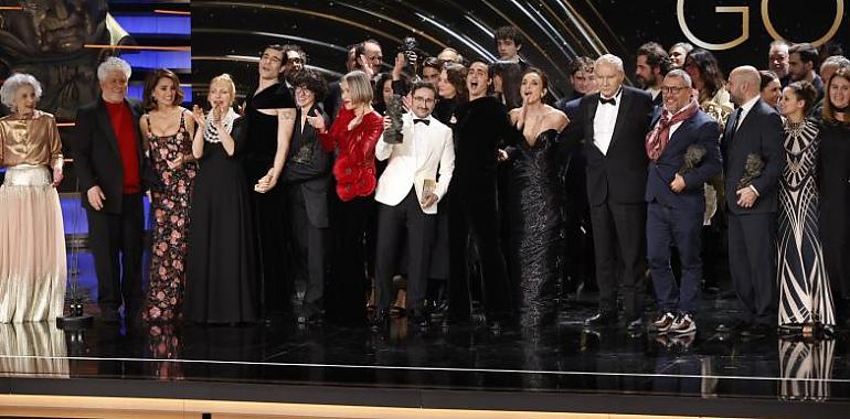 "La sociedad de la nieve" arrasa en los Goya 2024: Una noche de reivindicaciones, homenajes y llamadas a la unidad del cine español