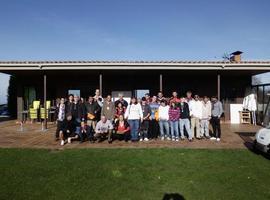 El Campo Municipal de Golf de Llanes acogió ayer el Torneo de Navidad de la Escuela de Golf Adaptado