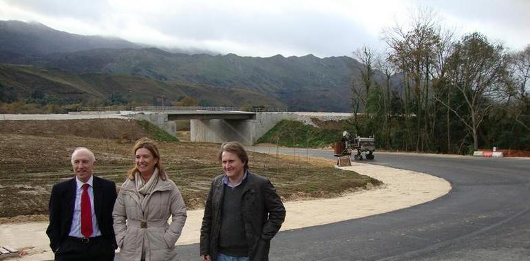 El Delegado del Gobierno y la Alcaldesa visitan el Enlace de San Roque del Acebal
