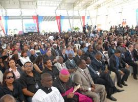 El presidente de RD entrega la nueva universidad al pueblo de Haití