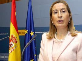 La ministra de Fomento se compromete con el AVE Santander-Palencia