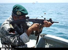 Comandos de la marina de guerra salvan un petrolero iraní de los piratas