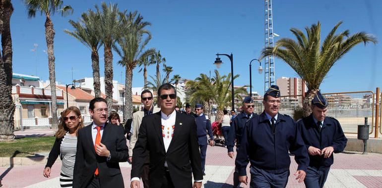 Los presidentes Correa y Rajoy analizarán la crisis de migrantes ecuatorianos 