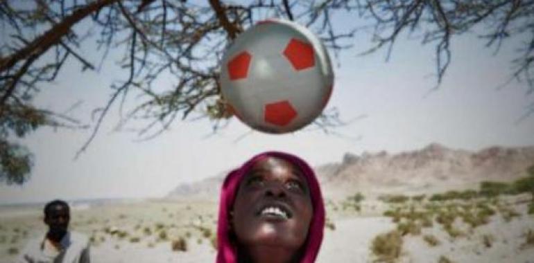 La pasión por el fútbol empuja a una joven somalí al exilio