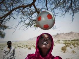La pasión por el fútbol empuja a una joven somalí al exilio