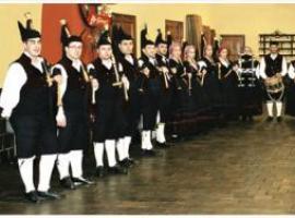 El jueves, la banda de gaites Xiranda ameniza los cancios de chigre en Gascona