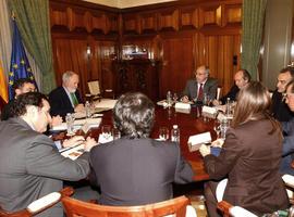  Arias Cañete se reúne con el presidente del Clúster de Empresas Pesqueras 