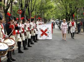 Julio Iglesias y Toni LeBlanc, distinguidos con las condecoraciones del Dos de Mayo