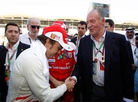 El Rey Juan Carlos recibe la Medalla de Oro de la FIA