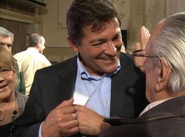 Javier Fernández será presidente del Principado tras el acuerdo alcanzado con UPyD e IU